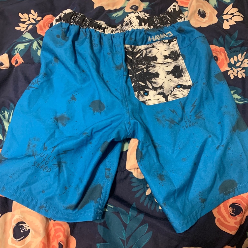 Boys M tony hawk board shorts